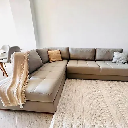 Beachside Apt With 2 Bedrooms * غوليم