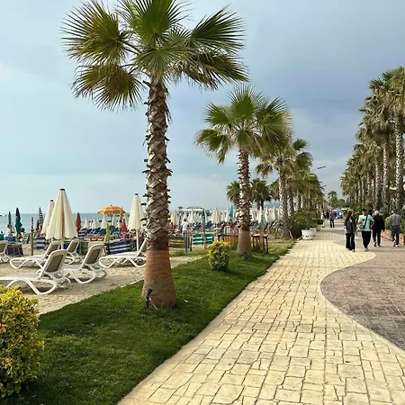 Beachside Apt With 2 Bedrooms * غوليم