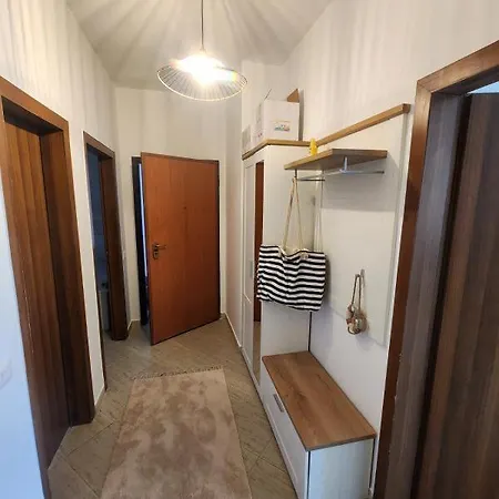 Apartment Beachside Apt With 2 Bedrooms *